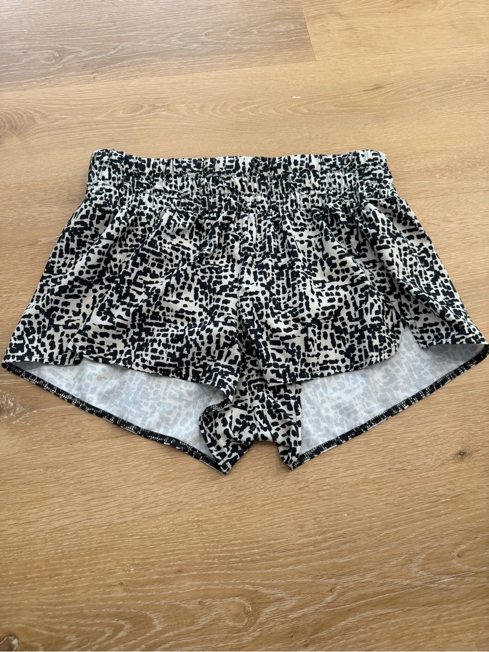 Zella Black and White Abstract Print Athletic Shorts